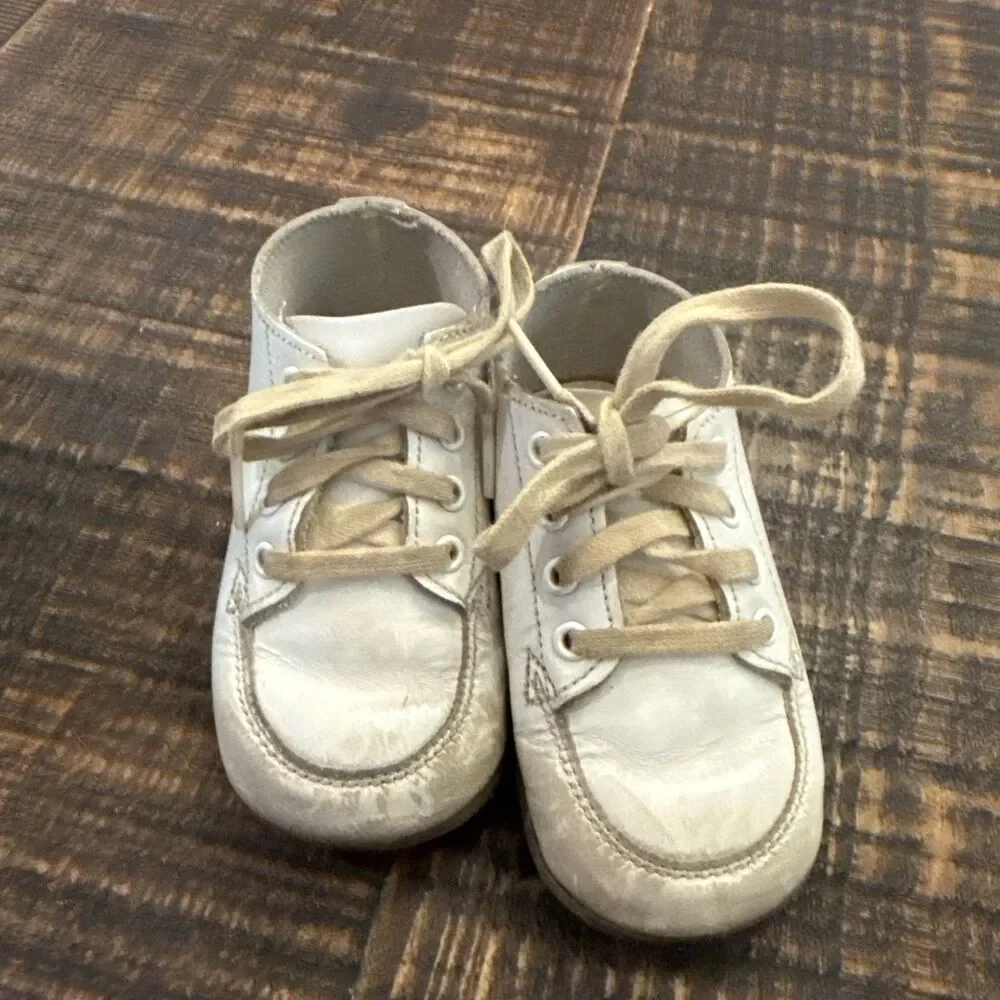 Vintage Stride Rite White Lace Up Baby Walking Shoes. Flexible Moccasins